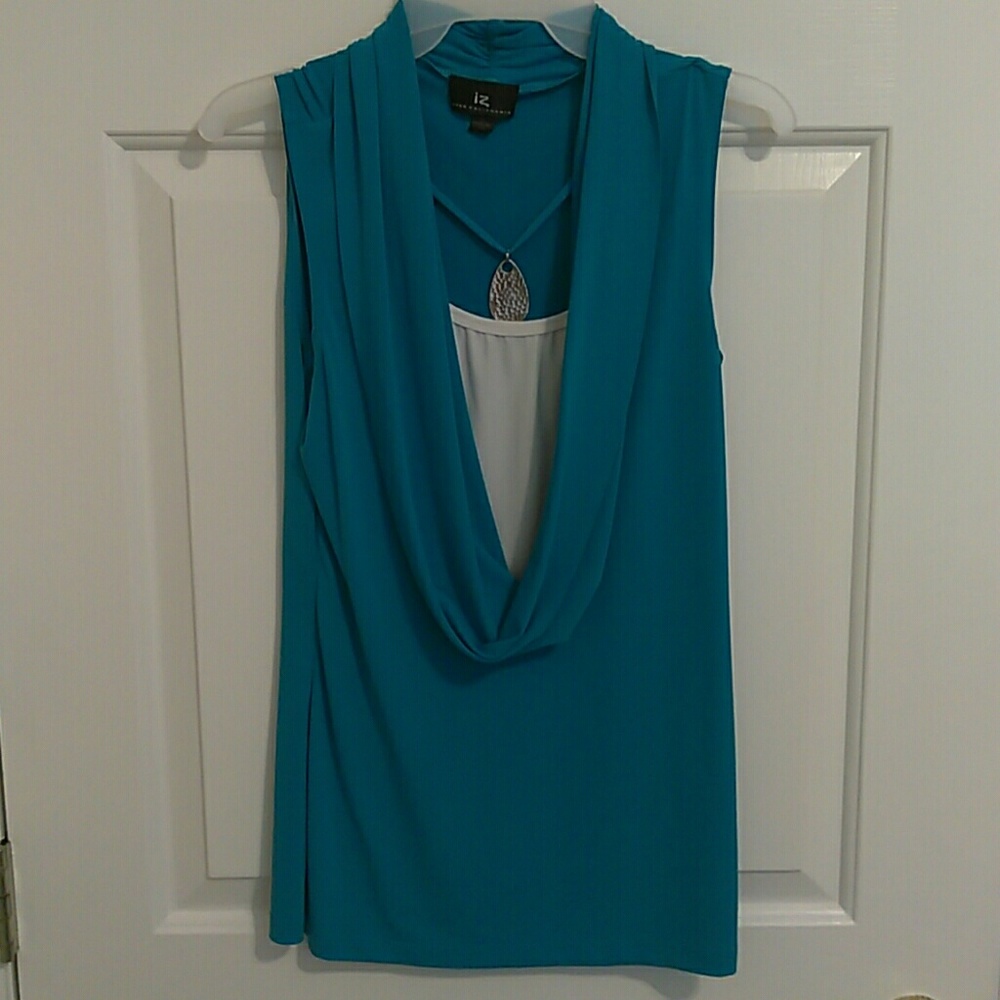 M Sleeveless top